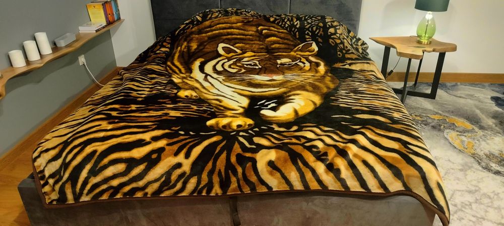 Koc pled narzuta z motywem tygrysa na łóżko 240x215 cm