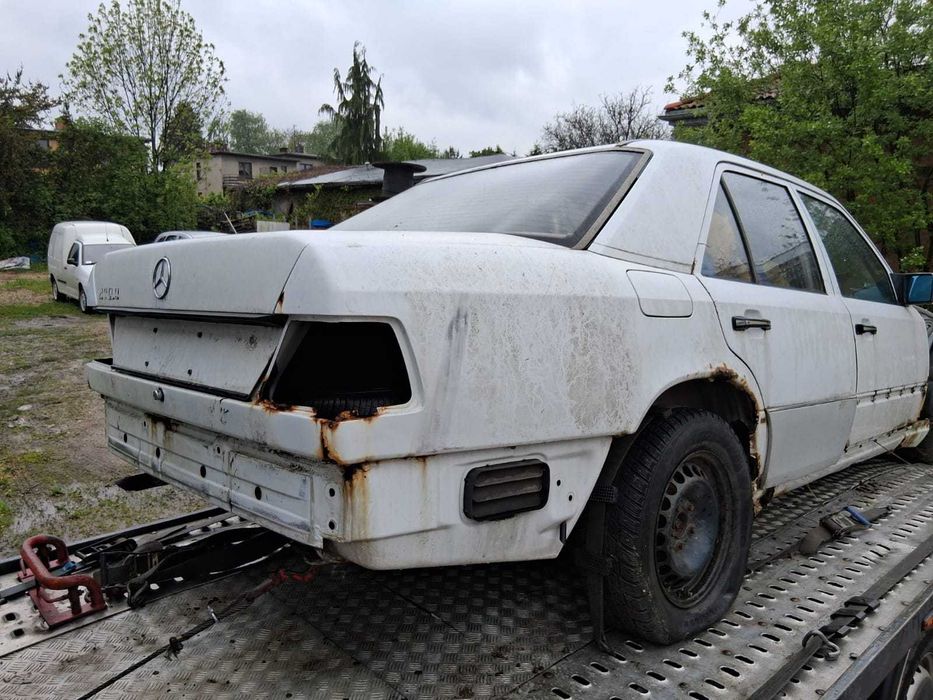 klapa bagażnika  Mercedes Benz W124
