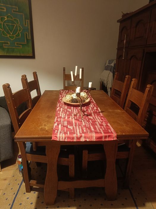 Mesa de sala e 5 cadeiras de madeira maciça