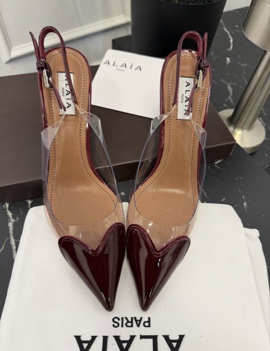 Туфлі Alaia різні