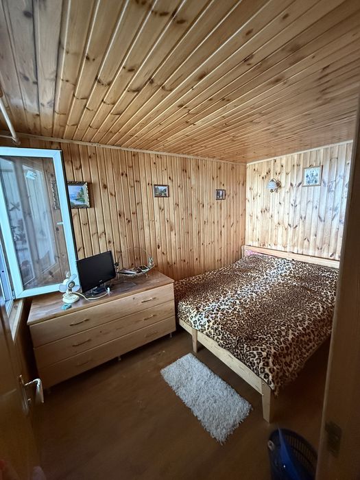 Продам курень на базе стоянке лодок и катеров в с. Маяки Одесская обл.Река Днестр.