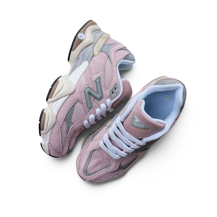 Жіночі кросівки New Balance 9060 рожеві