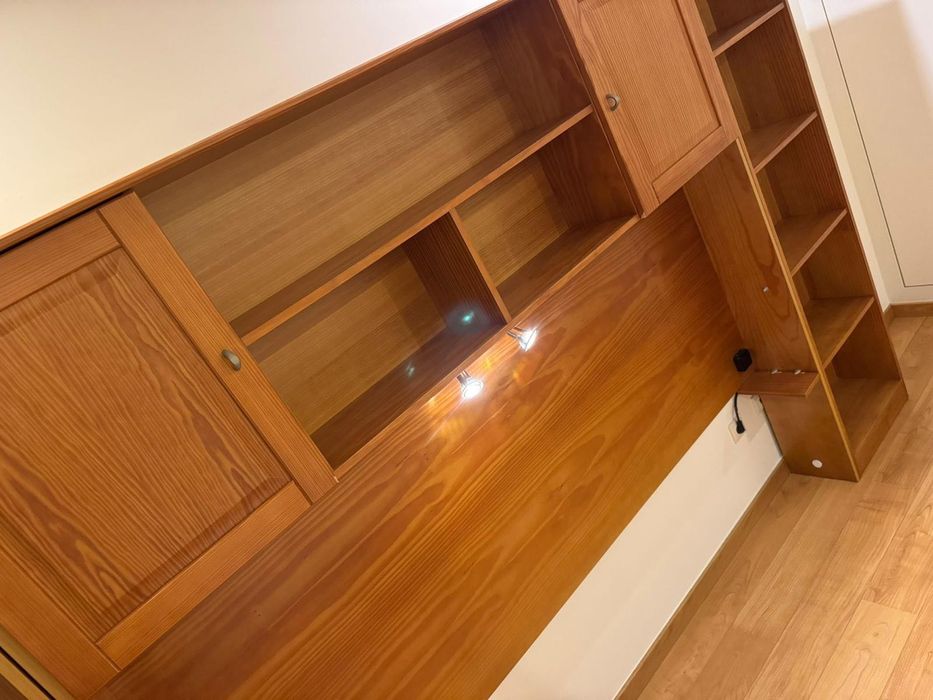 Móvel de escritório/quarto em madeira maciça c/ secretária e arrumação