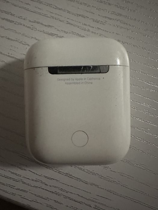 AirPods-1 та AirPods-2