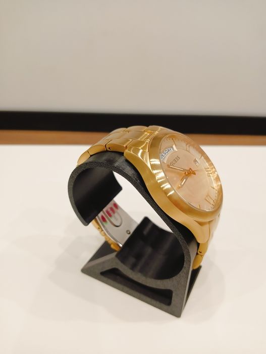 GUESS Gold Elegance – Klasa, Styl i Blask w Jednym!