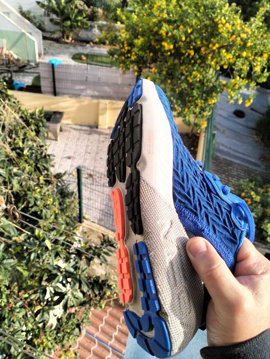 Tênis praticamente novos