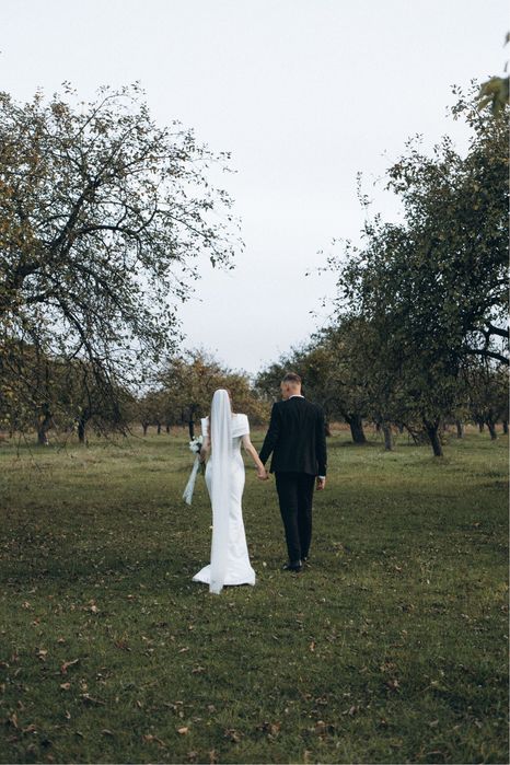 Весільна сукня в класично-мінімалістичному стилі