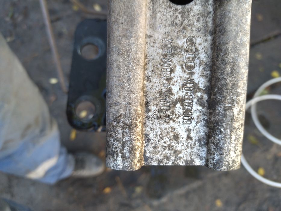 Усилитель заднего бампера Ауди Q7