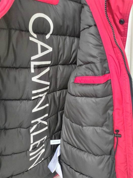 Удлиненная куртка-парка от Calvin Klein. Размер М.
