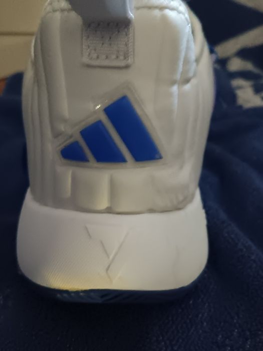 Ténis de basquete adidas ( trae unlimited)