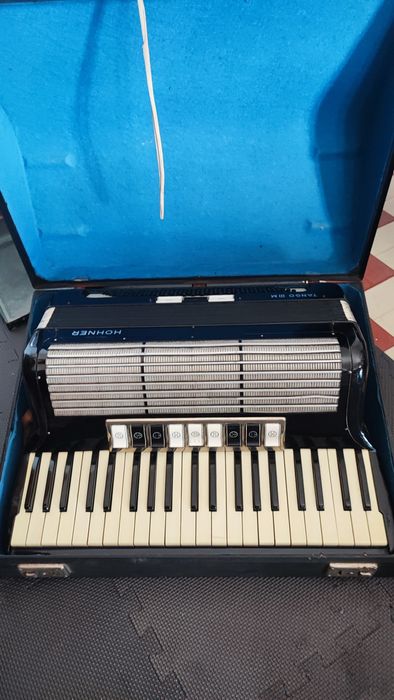 Acordeão  Hohner Tango III M