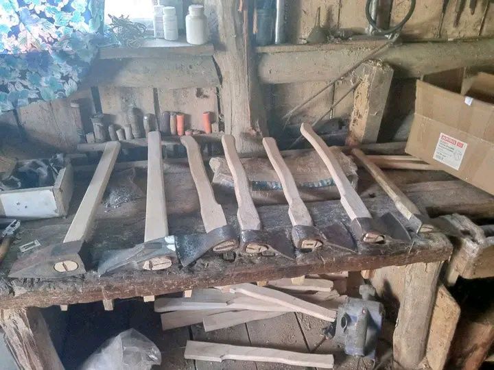 Продам топорища, ручки до молотки та інший садовий інструменттків і ку