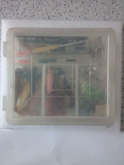 Рыболовные блесны и другие снасти.