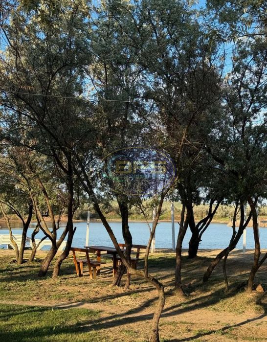 Ексклюзивна рекреаційна ділянка 9,7 га з озером та готовим бізнесом