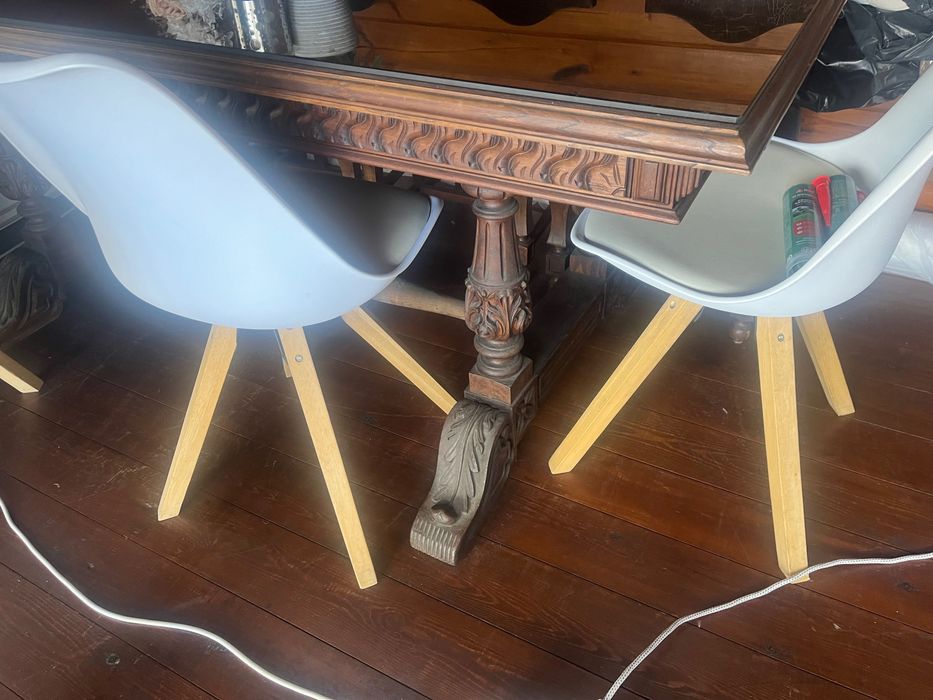 Vender uma mesa e uma secretaria