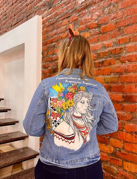 Роспись одежды, сумок, масок. Роспись красками.