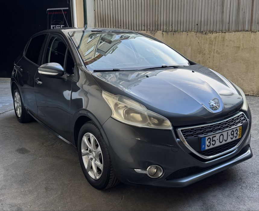 Peugeot 208 1.2 VTi 82cv Gasolina - 160milkm - Nacional