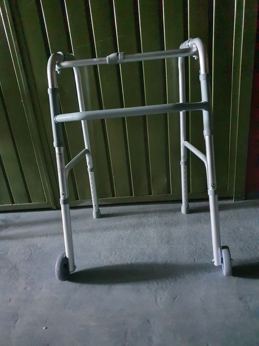 Andarilho com rodas novo