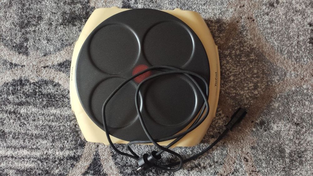 Продам электрическую блинницу Tefal