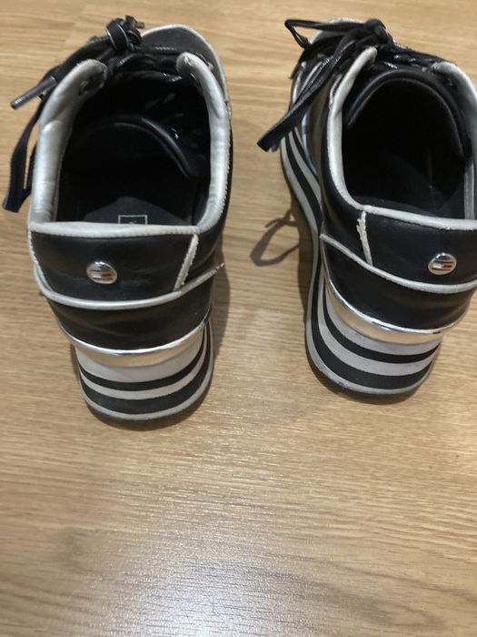 Sapatilhas senhora Tommy tam 36 em bom estado