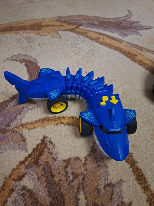 Машинка акула їздить музика