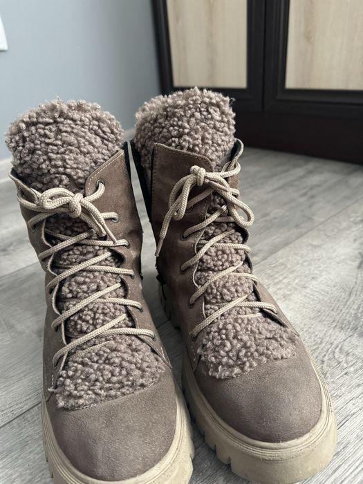 черевики/боти,утепленні,розмір 39,дефектів немає,на замку