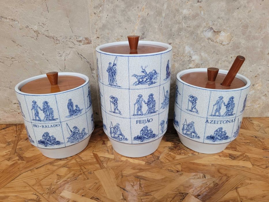 Conjunto de 3 peças e 1 fruteira em excelente estado de conservação