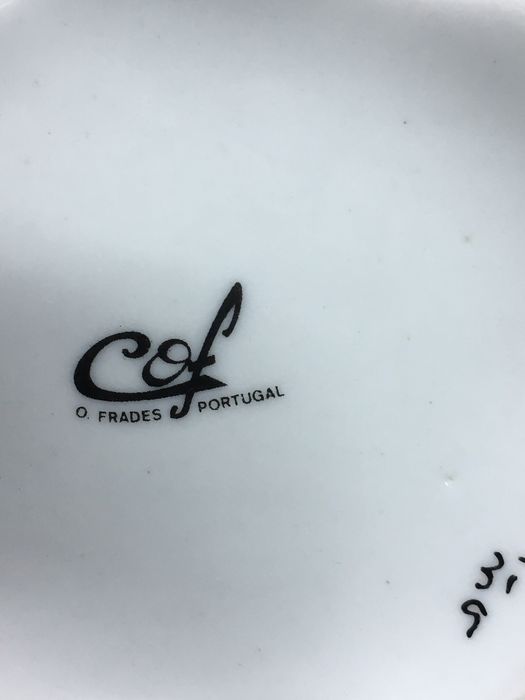 Jarra em porcelana Portuguesa