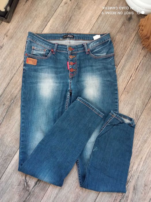 Джинси бойфренди занижені