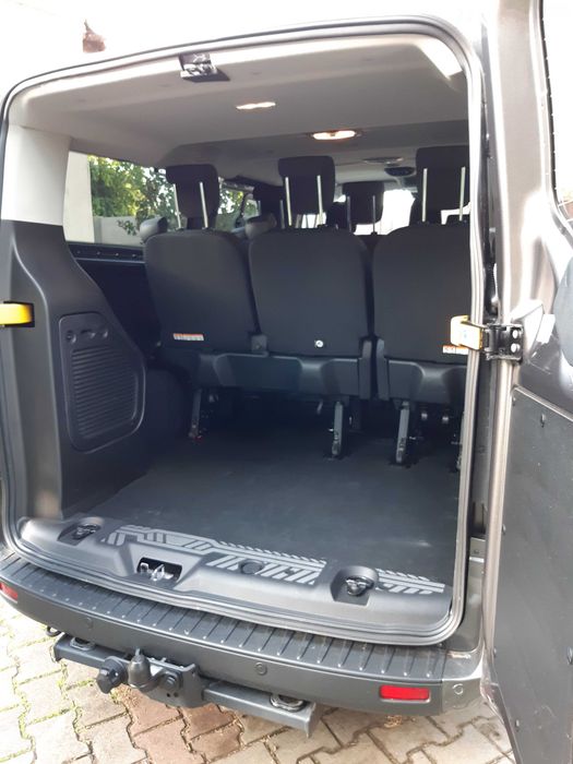 Wynajem wypożyczalnia busów 9 osobowych Nowy Ford Custom Long