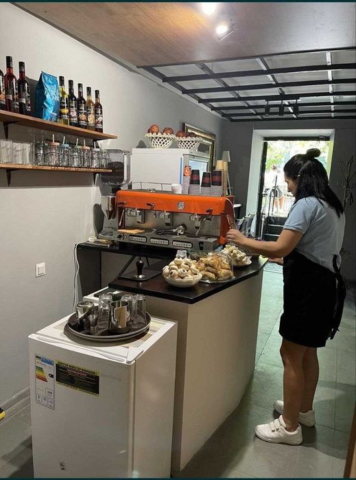 Антонова 10, Арендует кафе 15000гр. в месяц все город коммуникациями