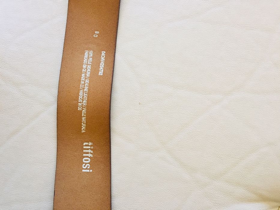 Cintos  em pele  e se missangas ( rigorosamente novo)