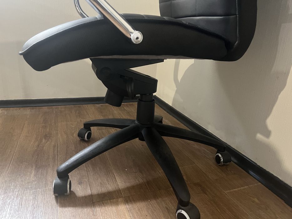 Срочно! Продам офисную мебель. Закрытие офиса. Левый берег.