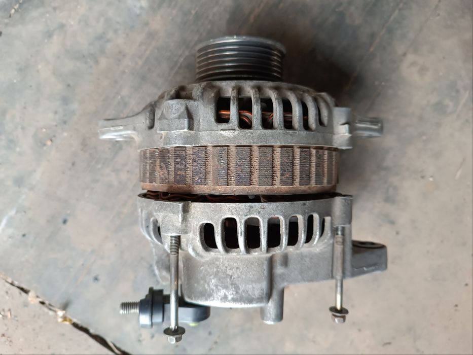 Генератор Nissan Maxima A32, б/у