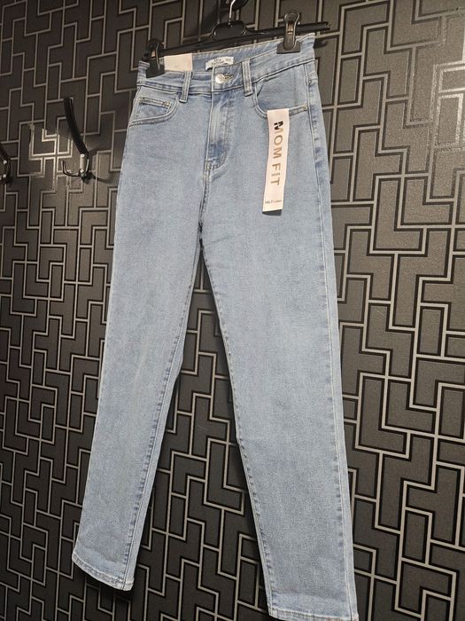 Spodnie jeans Mom Fit