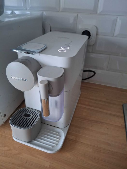 Máquina de café Nespresso Latissima One