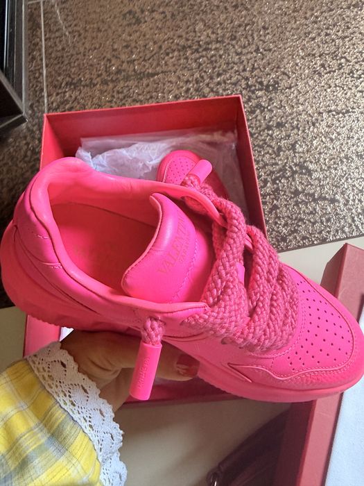 Шикарні кросівки Valentino