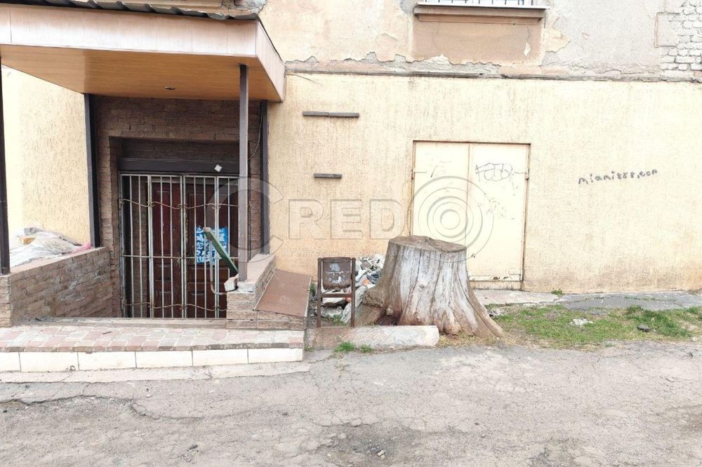 Продаж не великого нежитлового приміщення. "Гірник".