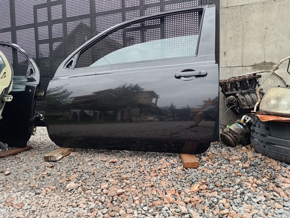 Нісан мікра 3Д двері  R L nissan mikra