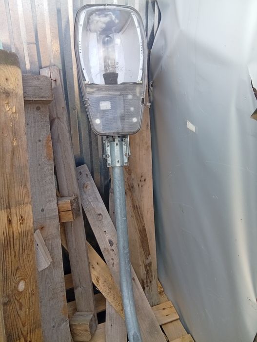 Lampa uliczna działająca