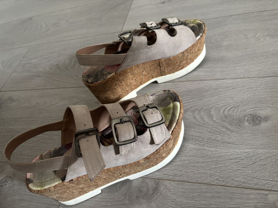 Sandalias com plataforma