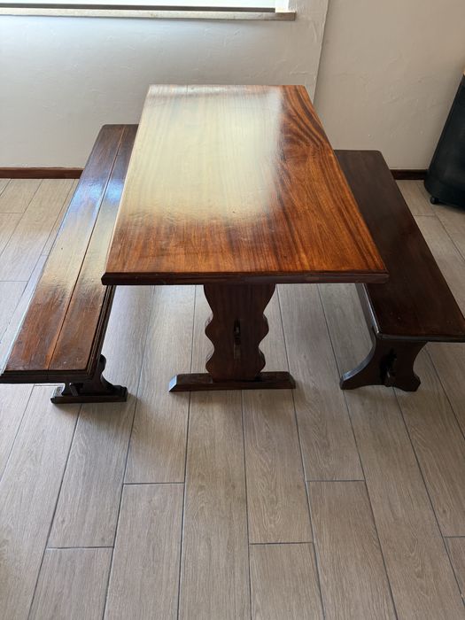 Mesa e bancos madeira