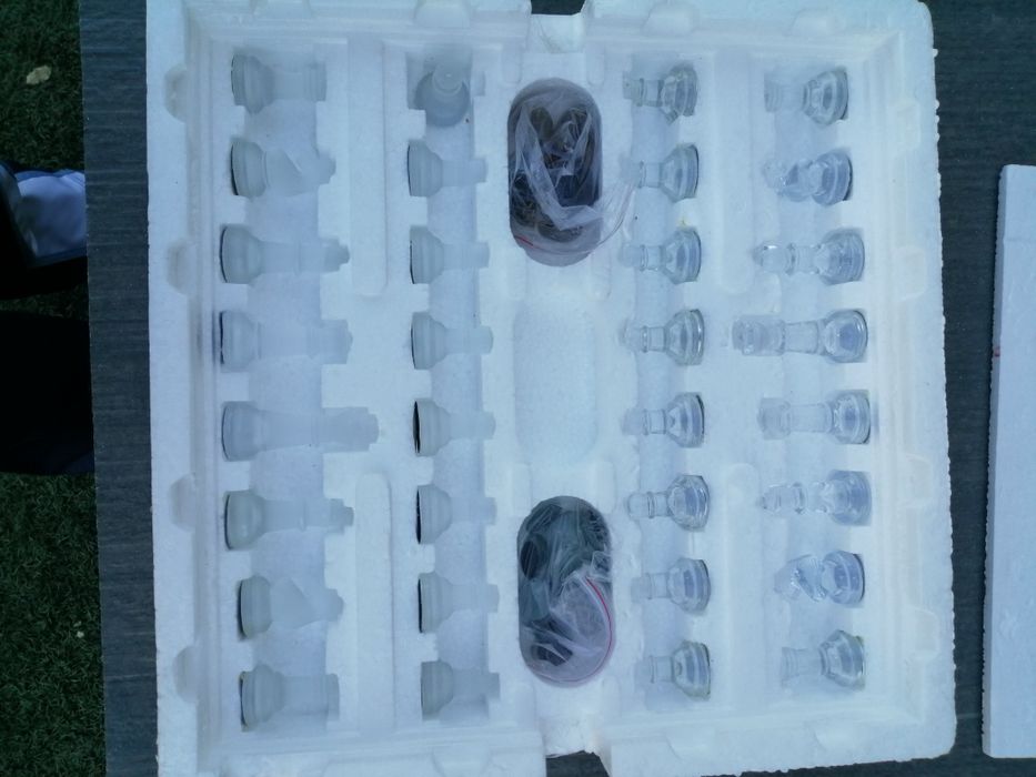 Jogo de damas e xadrez em vidro