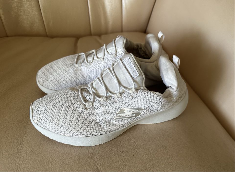 Легкие кроссовки SKECHERS Dynamight.