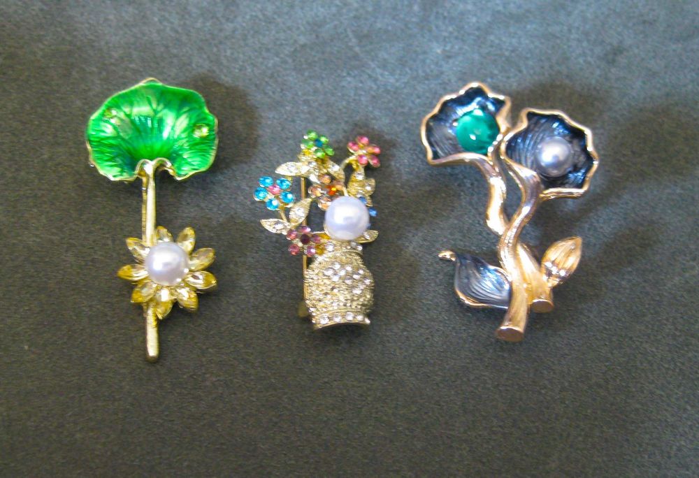 Alfinete / Broche / Pregadeira Flores NOVO