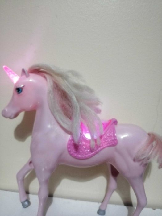 Unicórnio quase novo com luz muito bonito e simpático