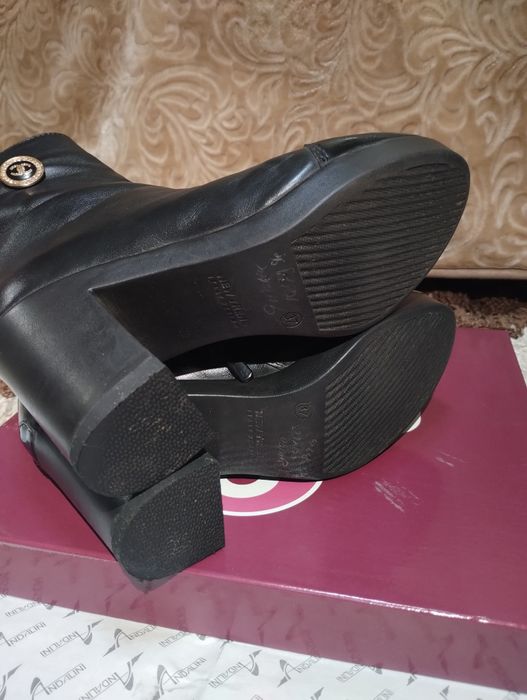 Сапожки женские кожаные, зимние.