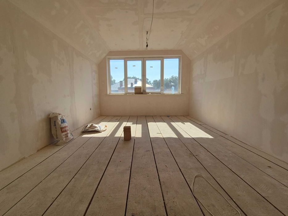 Продається 4к багаторівнева квартира вул.Краснодарська 3