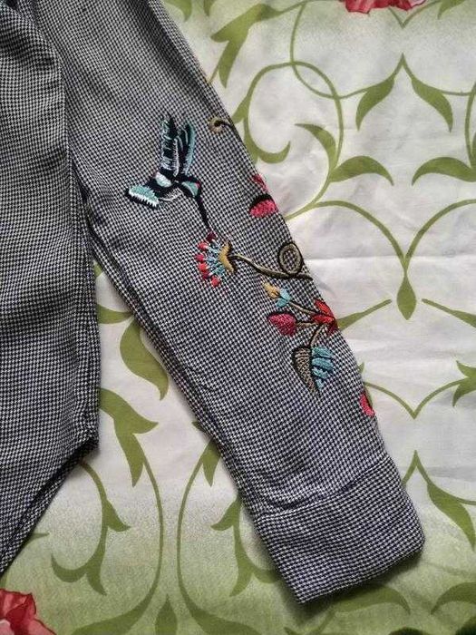 Модна,фірмова блуза,вишиванка,сорочка  з вишивкою на рукавах 44 р-H&M