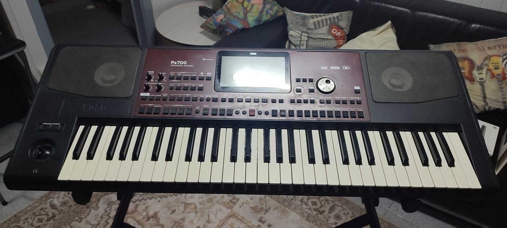 KORG PA 700   61 teclas